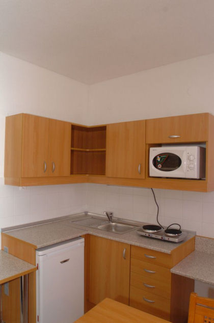 德布勒森大学国际留学生公寓室内厨房